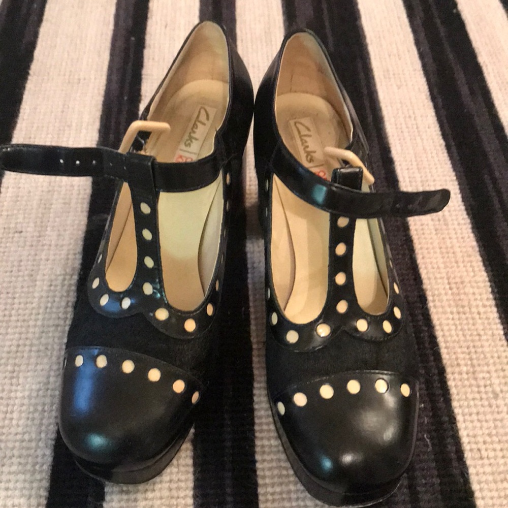 ADORABLE MARY JANES BY CKARKS! WORN ONE TIME